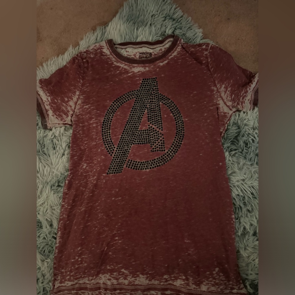 Disney’s Marvel Avengers T shirt. MAROON. Size M